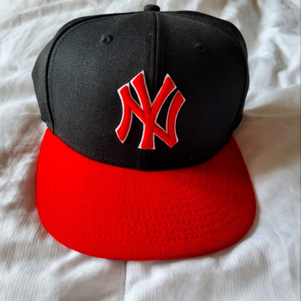 Fitted hat